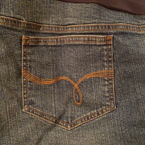 Two Hearts Maternity Jeans - Picture 5 of 5